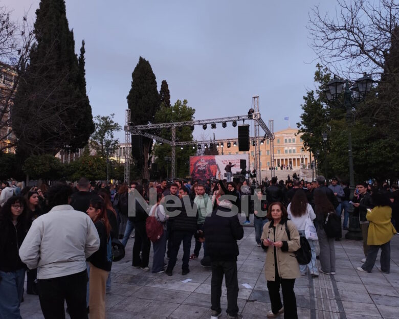 Τέμπη: Μεγάλη συναυλία για τα 57 θύματα στην πλατεία Συντάγματος –