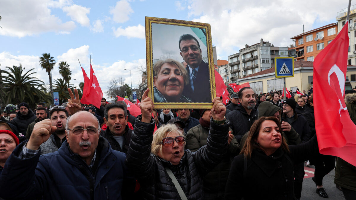 Διαδηλώσεις υπέρ του Εκρέμ Ιμάμογλου