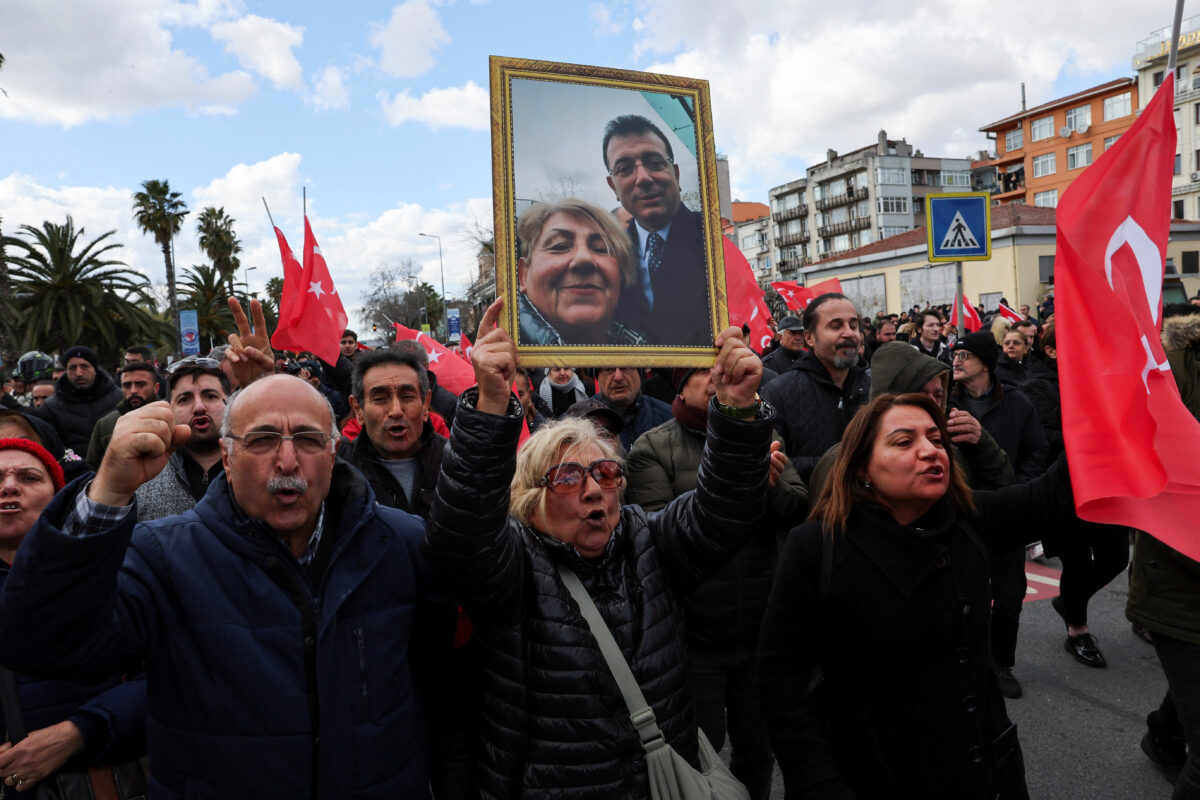 Διαδηλώσεις υπέρ του Εκρέμ Ιμάμογλου