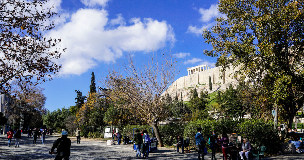 Θερμοκρασία πάνω από 30 βαθμούς Κελσίου το Σαββατοκύριακο και από την Τρίτη χιόνια και τσουχτερό κρύο