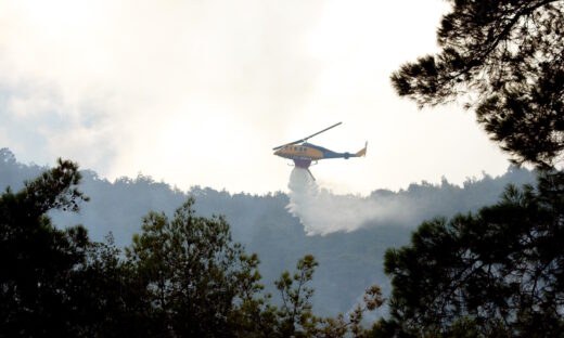 Ελικόπτερο για κατάσβεση φωτιάς