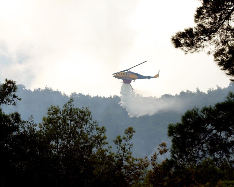 Φωτιά στην Ζάκυνθο – Σηκώθηκε ένα ελικόπτερο