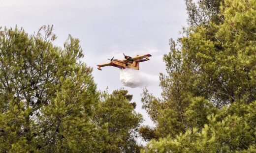 Καναντέρ κάνει ρίψεις νερού