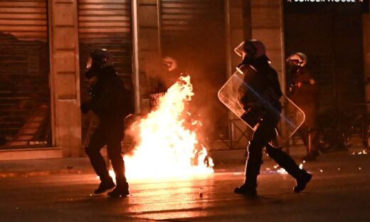 Αστυνομικοί στα επεισόδια στην πορεία για τα Τέμπη