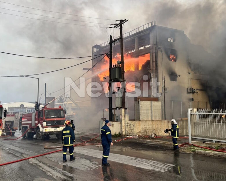 Φωτιά στη Βιομηχανική Περιοχή Ηρακλείου – Ήχησε το 112: «Κλείστε πόρτες και παράθυρα»