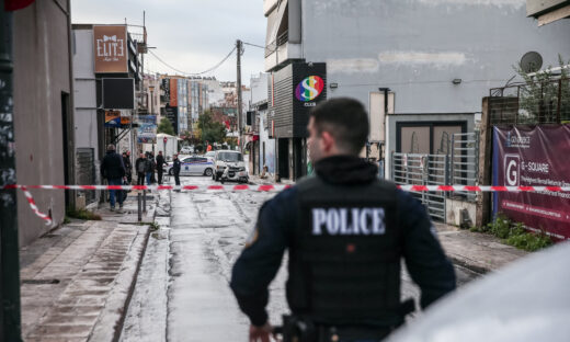 Το σημείο όπου έπεσαν οι πυροβολισμοί έξω από το κλαμπ στο Γκάζι