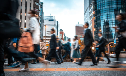 Blurred business people on their way from work