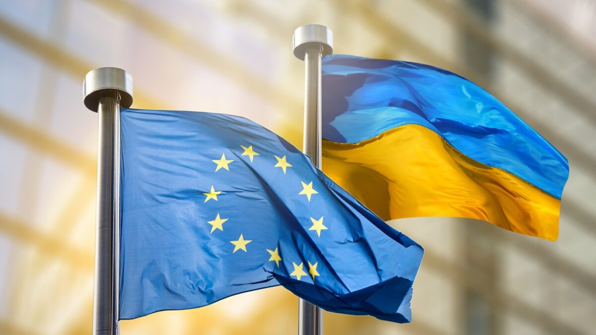 Flags of European Union and Ukraine