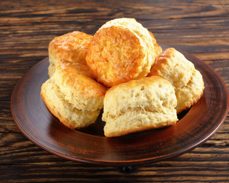 Συνταγή για αλμυρά scones πρωινού με υλικό έκπληξη