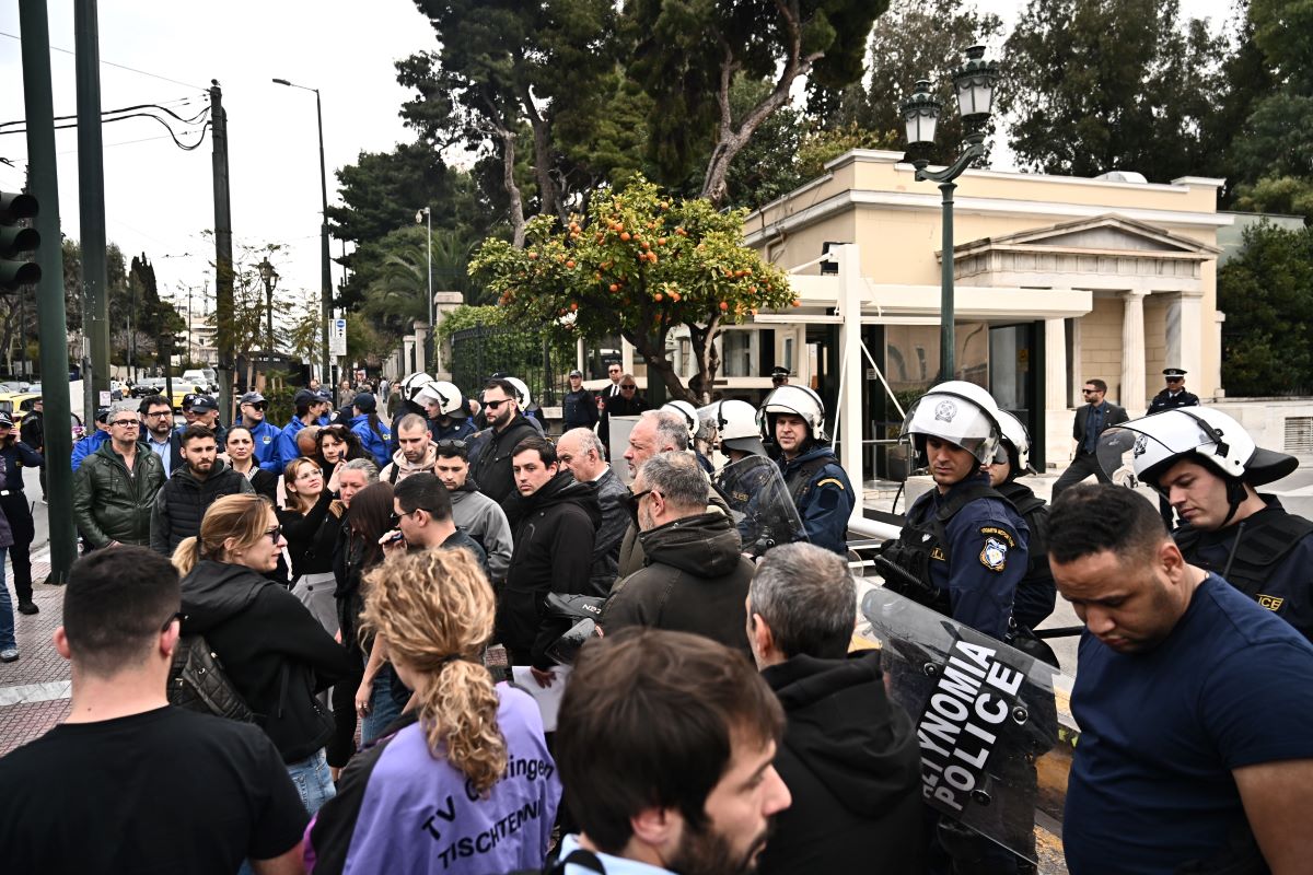 4 χρόνια από τον θάνατο του Ιάσονα Λαλαούνη σε τροχαίο  έξω από τη Βουλή