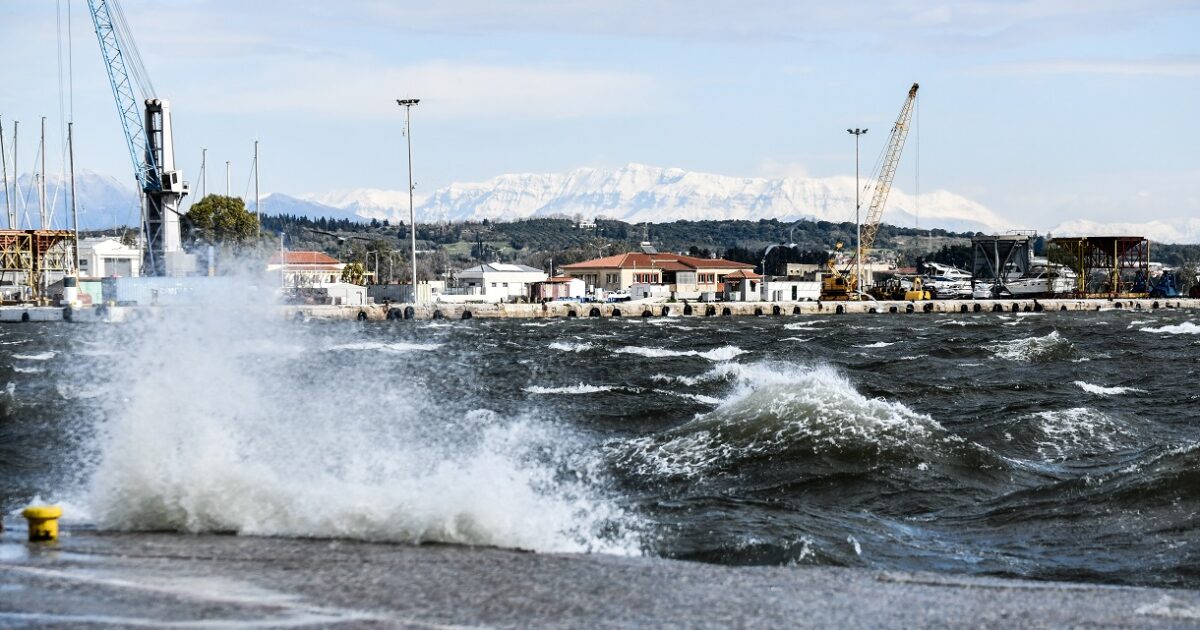 Τοπικές βροχές και άνεμοι 8 μποφόρ στο Αιγαίο