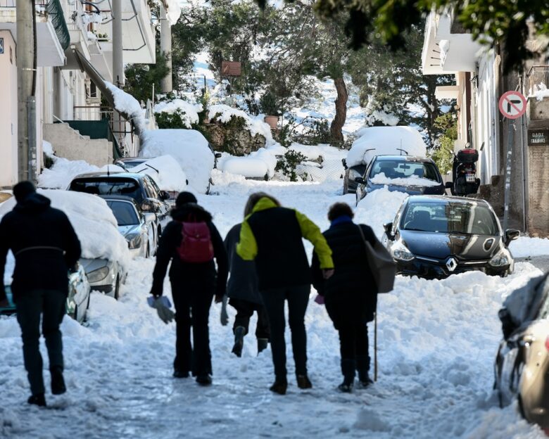 Καιρός: Ψυχρή εισβολή με πτώση της θερμοκρασίας ακόμα και 25 βαθμούς – Χιόνια στα πεδινά και θυελλώδεις άνεμοι