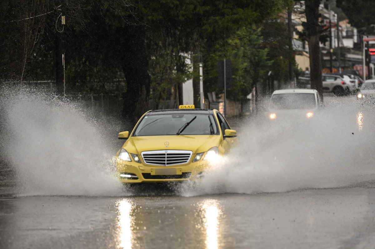 Έντονη βροχή στην Αθήνα