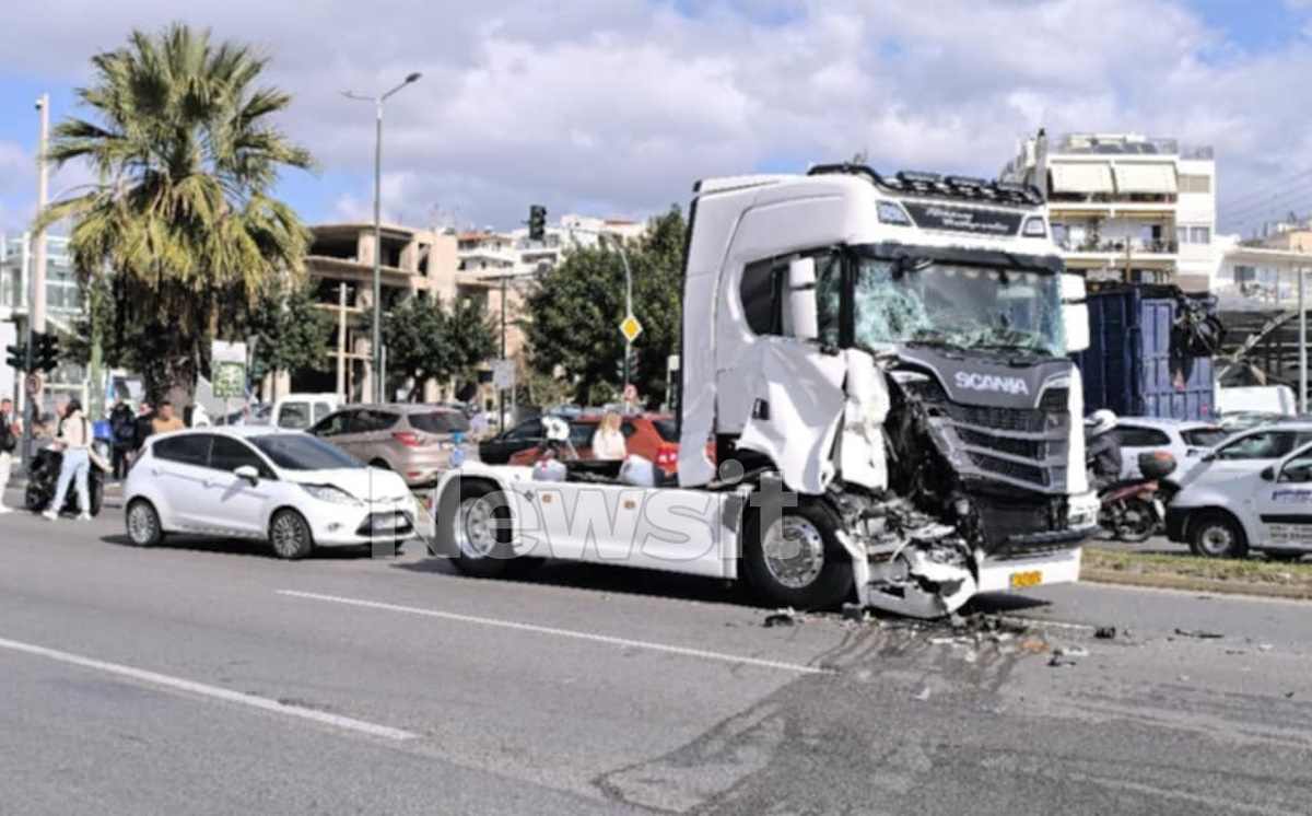 Καραμπόλα στη Λεωφόρο Αθηνών στο Χαϊδάρι