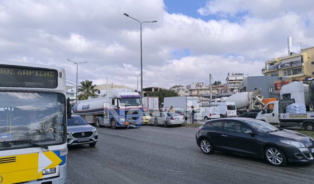 Καραμπόλα στη Λεωφόρο Αθηνών στο Χαϊδάρι