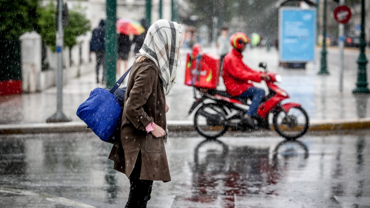 Άνθρωποι στη βροχή