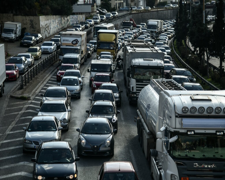 Σοβαρό τροχαίο ατύχημα στον Κηφισό με 8 οχήματα: Στους 7 οι τραυματίες, ανάμεσά τους μία έγκυος και ένας αστυνομικός