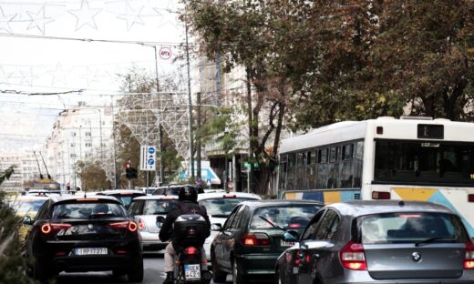 Αυτοκίνητα στους δρόμους