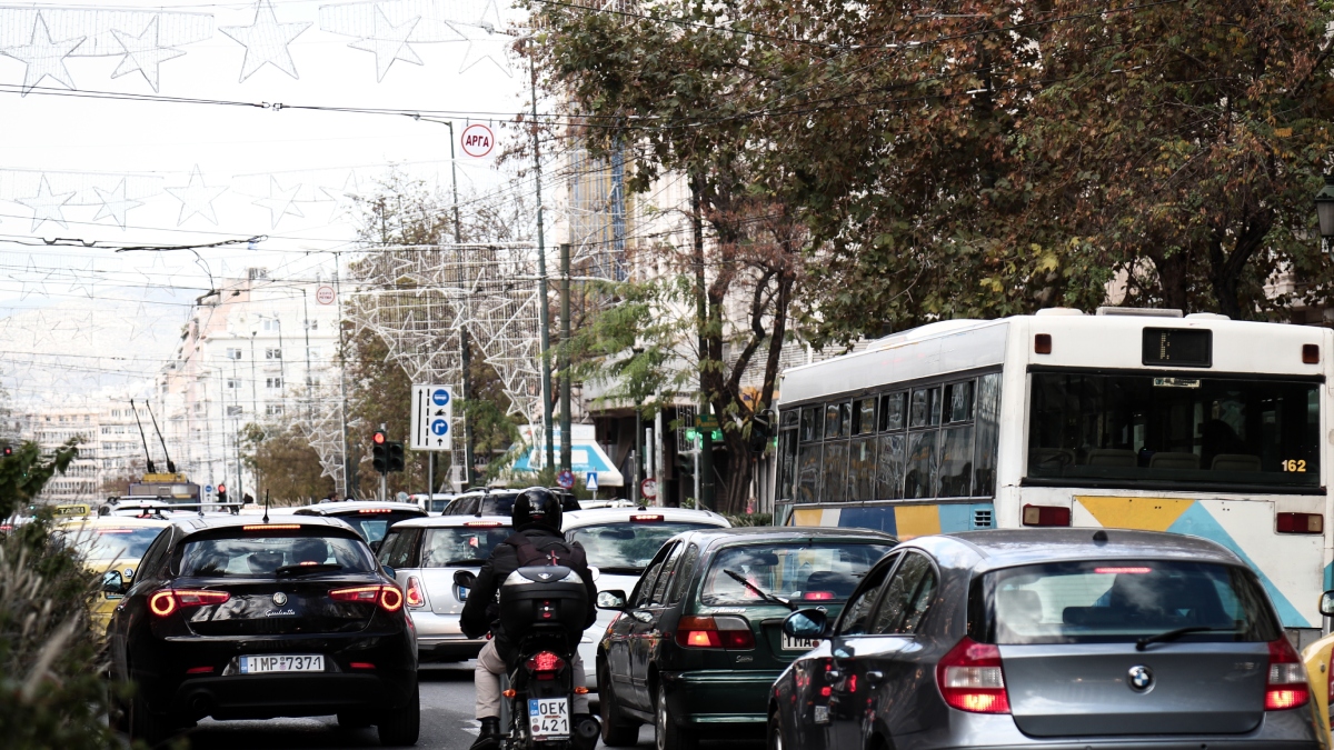 Αυτοκίνητα στους δρόμους