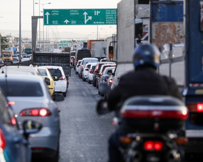 Τροχαίο ατύχημα στον Κηφισό στο ρεύμα προς Λαμία: Καθυστερήσεις στο ύψος του ΚΤΕΟ