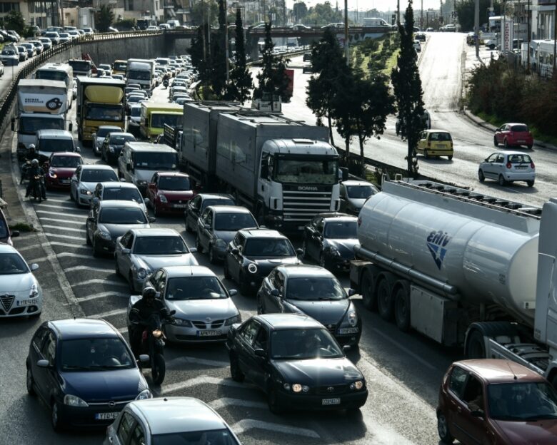 Καραμπόλα τριών οχημάτων στον Κηφισό: Μεγάλες καθυστερήσεις στο ρεύμα προς Πειραιά