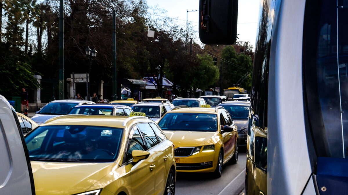 Κίνηση στους δρόμους της Αθήνας