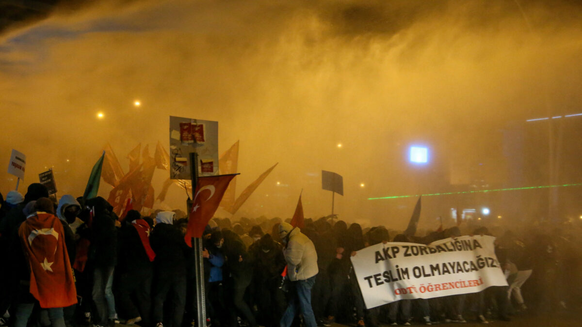 Διαμαρτυρίες στην Κωνσταντινούπολη για τη σύλληψη του Εκρεμ Ιμάμογλου