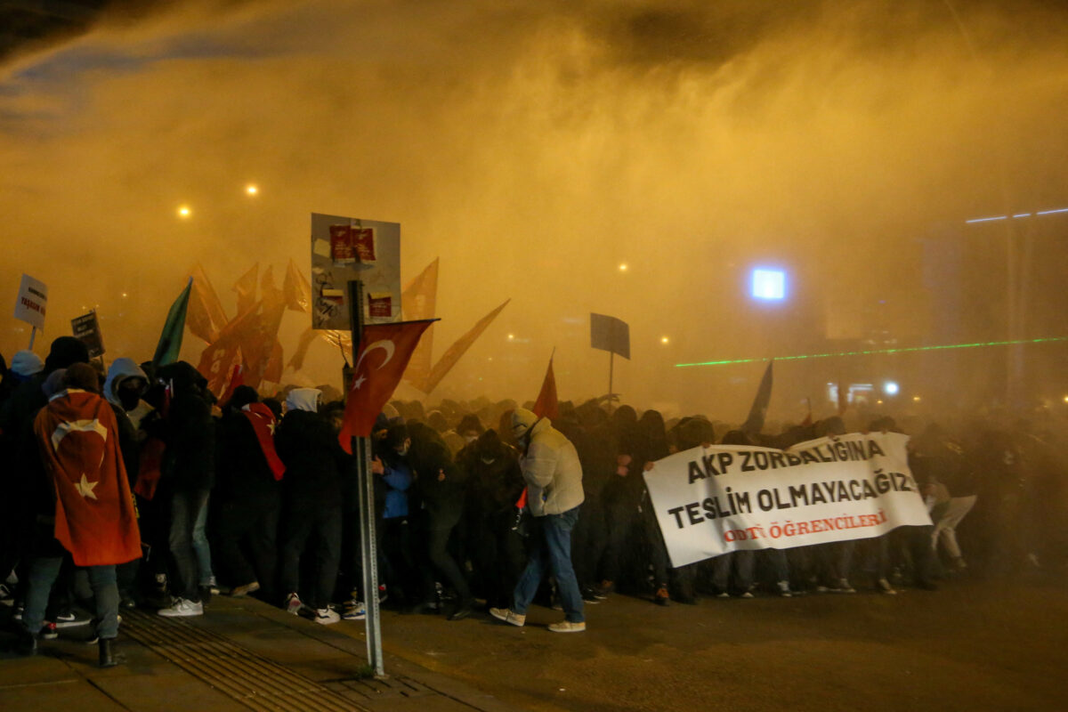 Διαμαρτυρίες στην Κωνσταντινούπολη για τη σύλληψη του Εκρεμ Ιμάμογλου