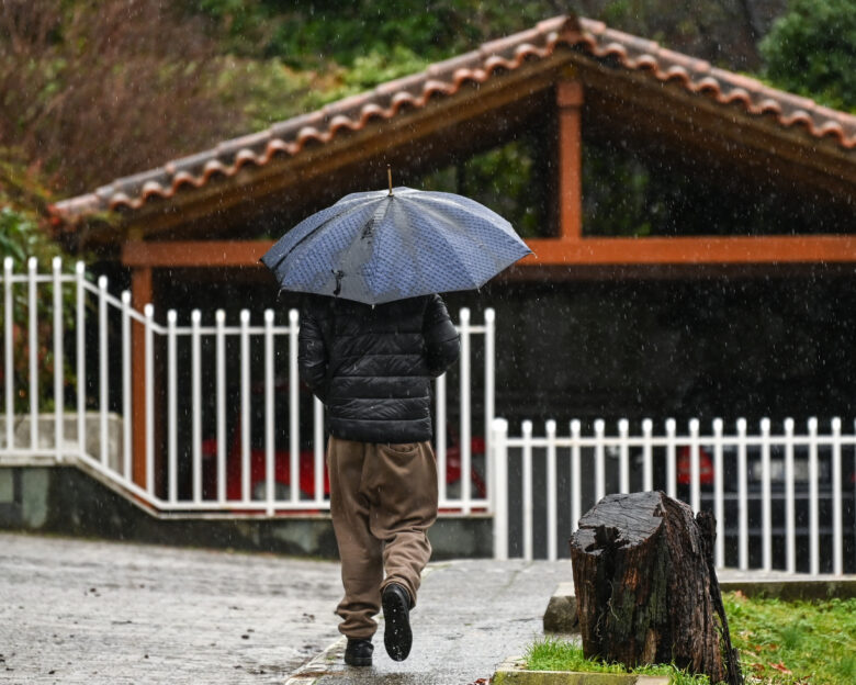 Καιρός – Τσατραφύλλιας: Πτώση της θερμοκρασία έως 25 βαθμούς από την Τρίτη μέχρι την Πέμπτη, σε «θερμικό σοκ» η χώρα