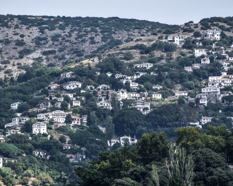 Μακρινίτσα: Εκδρομή στο «μπαλκόνι του Πηλίου» με τα γραφικά καλντερίμια και τα πετρόχτιστα αρχοντικά  