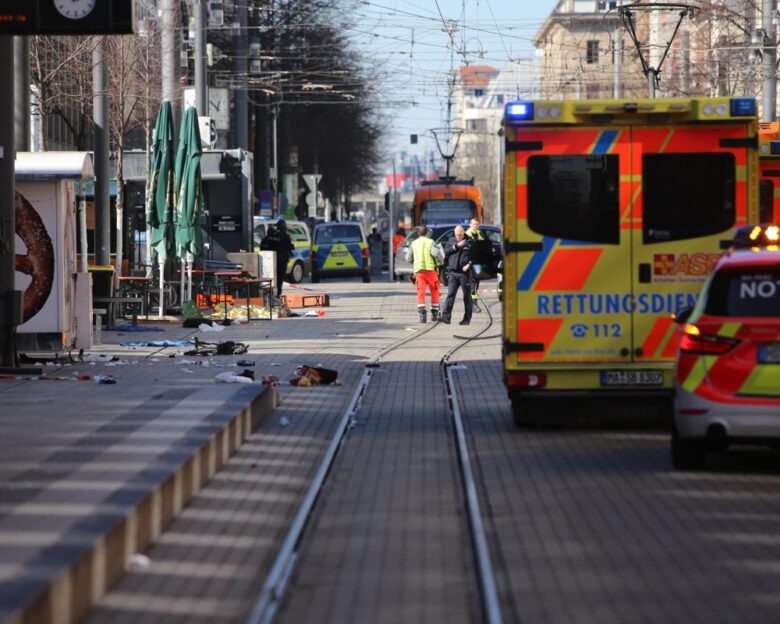 Συναγερμός στη Γερμανία: Αυτοκίνητο έπεσε πάνω σε πλήθος στην πόλη Μάνχαϊμ