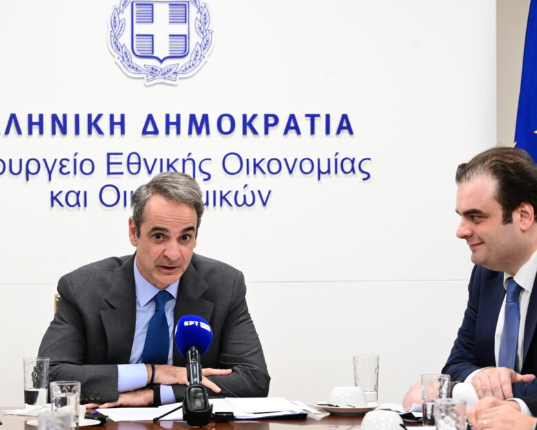 Μητσοτάκης μετά τη συνάντηση με Πιερρακάκη: «Θα πάμε σε νέες μειώσεις φόρων»