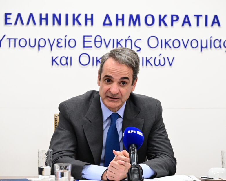 Κίνηση ματ Μητσοτάκη με Τριαντόπουλο  πήρε τη μπουκιά από το στόμα της Αντιπολίτευσης  όλο το παρασκήνιο  στριμώχνεται ο Καραμανλής  exit υπουργών τέλος  4 κύκλοι στο Μαξίμου