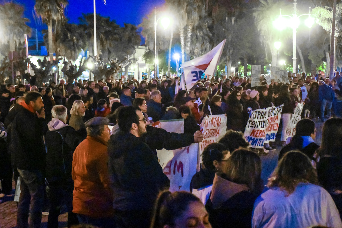 Συλλαλητήριο στο Ναύπλιο για το σιδηροδρομικό δυστύχημα των Τεμπών