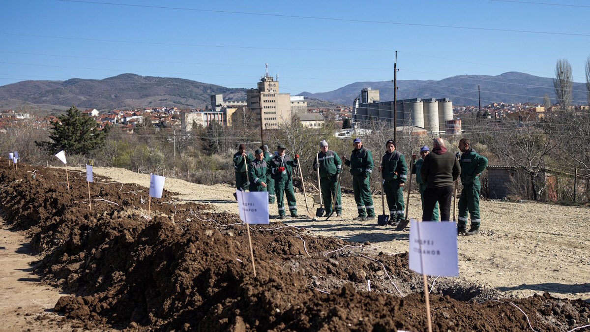 Οι συγγενείς των θυμάτων στο Κότσανι της Βόρειας Μακεδονίας