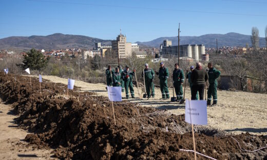 Οι συγγενείς των θυμάτων στο Κότσανι της Βόρειας Μακεδονίας