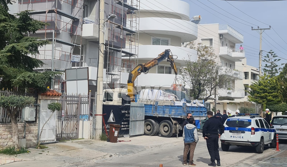 Η οικοδομή που έγινε το δυστύχημα στη Βούλα