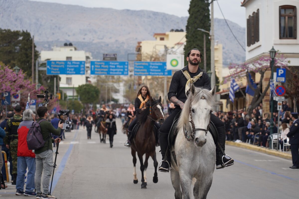 Παρέλαση στη Χίο για την 25η Μαρτίου