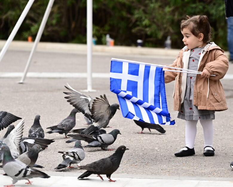 Μαθητική παρέλαση 25ης Μαρτίου: Τσολιαδάκια, παραδοσιακές στολές και εθνική υπερηφάνεια