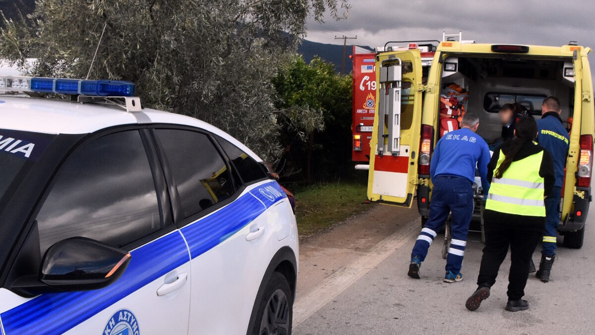 Νεκρός οδηγός ταξί που έπεσε σε κολόνα στην Πειραιώς