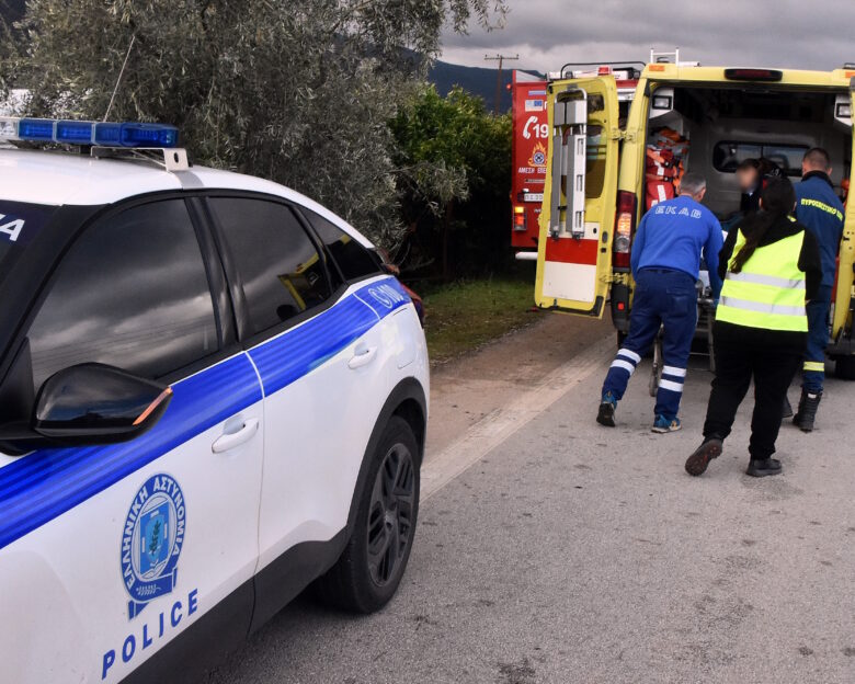 Νεκρός οδηγός ταξί που έπεσε σε κολόνα στην Πειραιώς – Τραυματισμένη η πελάτισσα