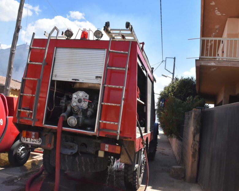 Φωτιά σε σπίτι στον Βαρνάβα: Μεγάλη επιχείρηση της πυροσβεστικής