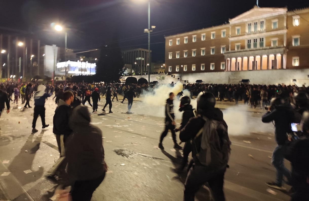 Επεισόδια στην Αθήνα για τα Τέμπη