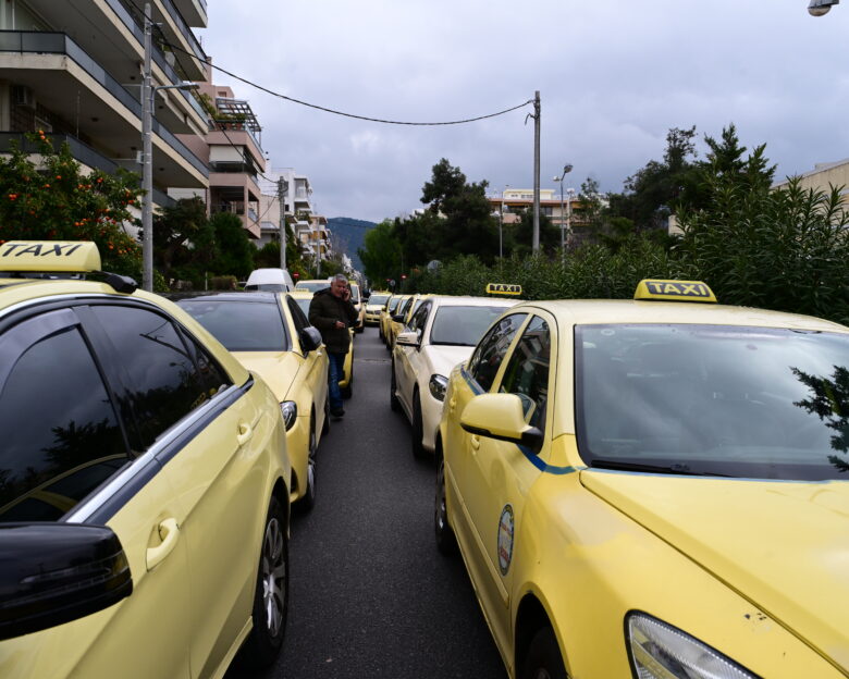 Τροχαίο στο Περιστέρι: Νεκρός οδηγός ταξί στη Λεωφόρο Θηβών – Τρεις τραυματίες