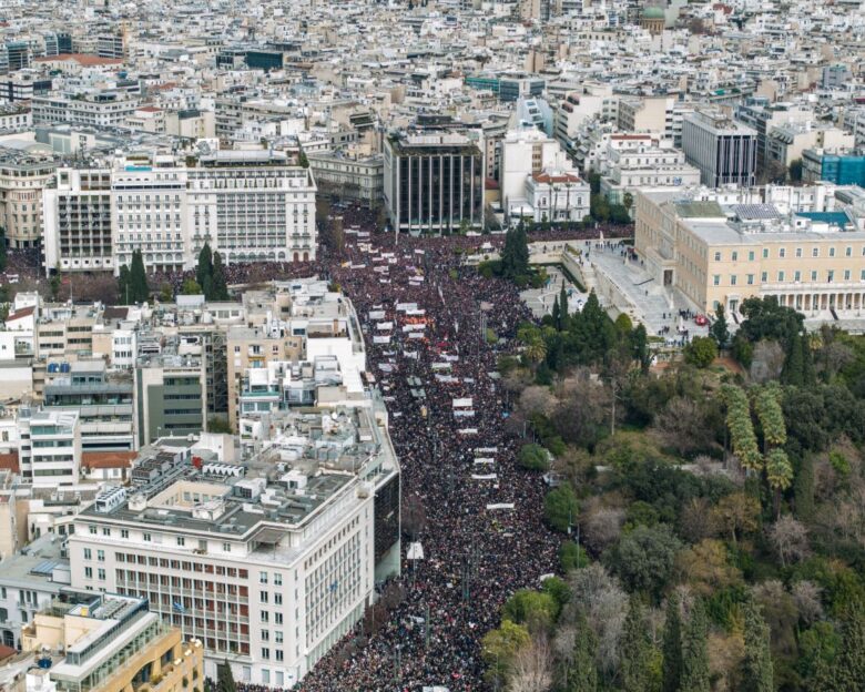 Τέμπη: Η ανάγνωση των συλλαλητηρίων από το Μαξίμου, η δέσμευση Μητσοτάκη και η αντίστροφη μέτρηση για προανακριτικές