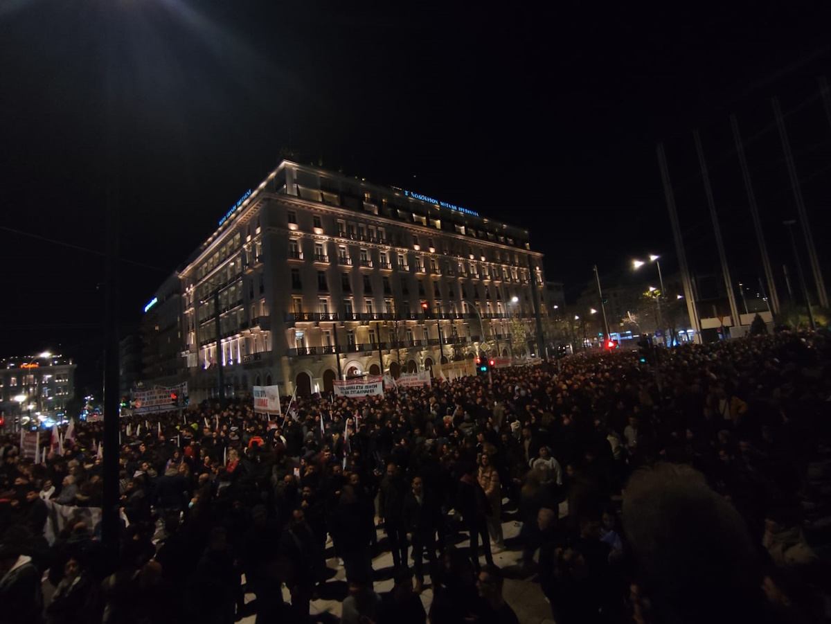 Χιλιάδες κόσμου στο συλλαλητήριο για τα Τέμπη