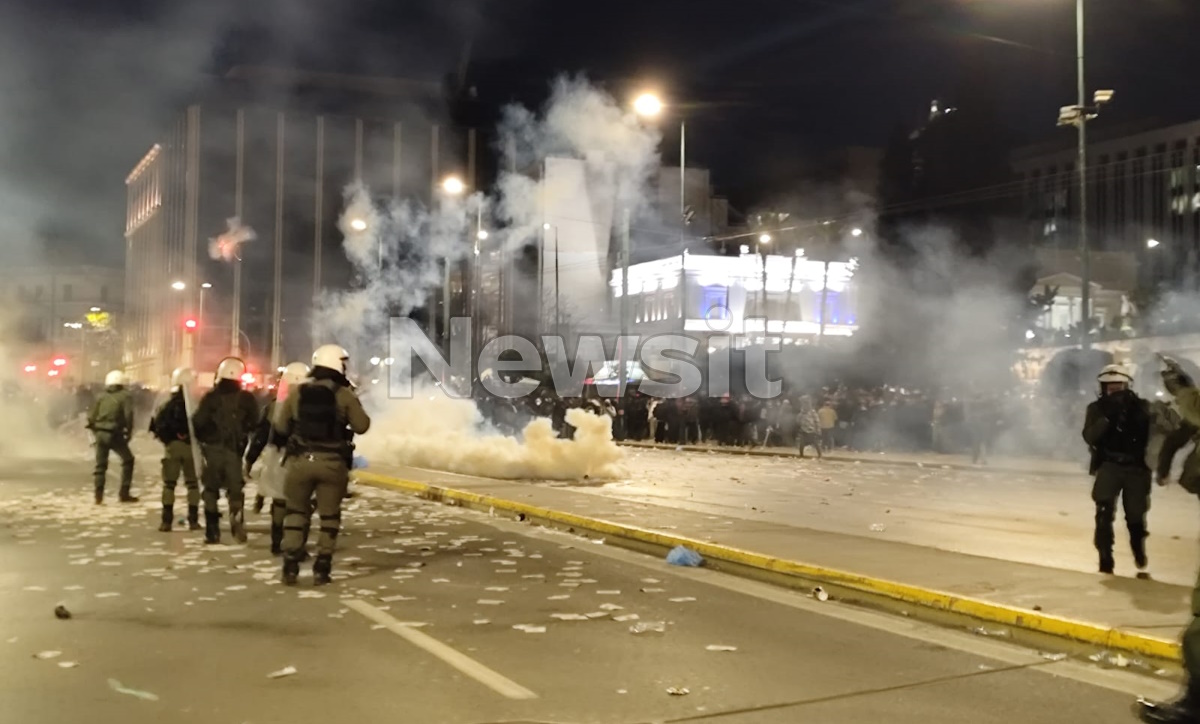 Επεισόδια στην Αθήνα για τα Τέμπη