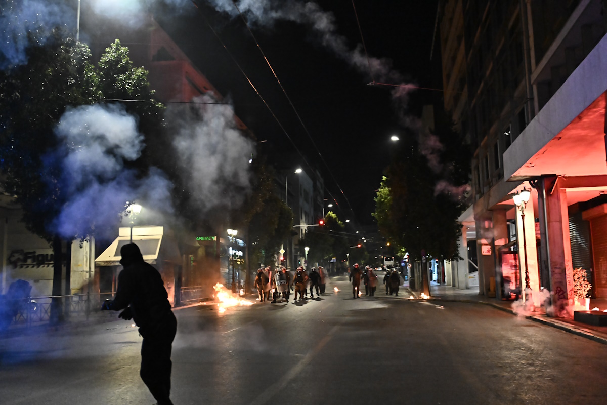 Επεισόδια στην Αθήνα για τα Τέμπη