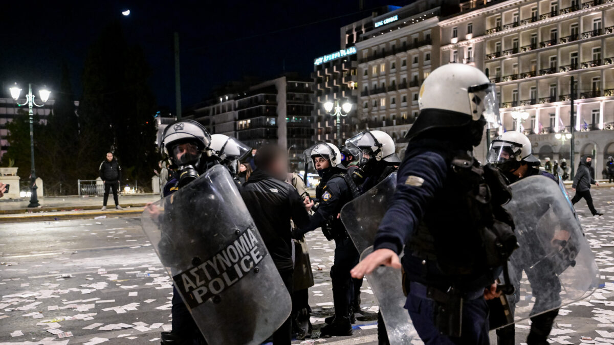 Ποινική δίωξη σε βαθμό πλημμελήματος στους 11 από τους 14 συλληφθέντες από τα επεισόδια της Τετάρτης στο κέντρο της Αθήνας