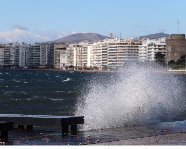 Θεσσαλονίκη: Γυναίκα ανασύρθηκε νεκρή από τον Θερμαϊκό – Ένιωσε αδιαθεσία και έπεσε στη θάλασσα